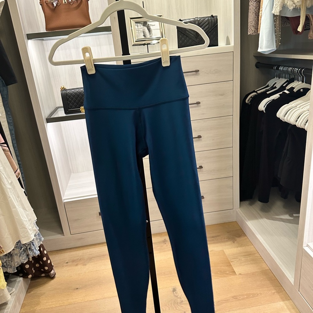 ALO Yoga Set Airbrush Corset Jacket + Airbrush Leggings in Eclipse Blue - Picture 6 of 8